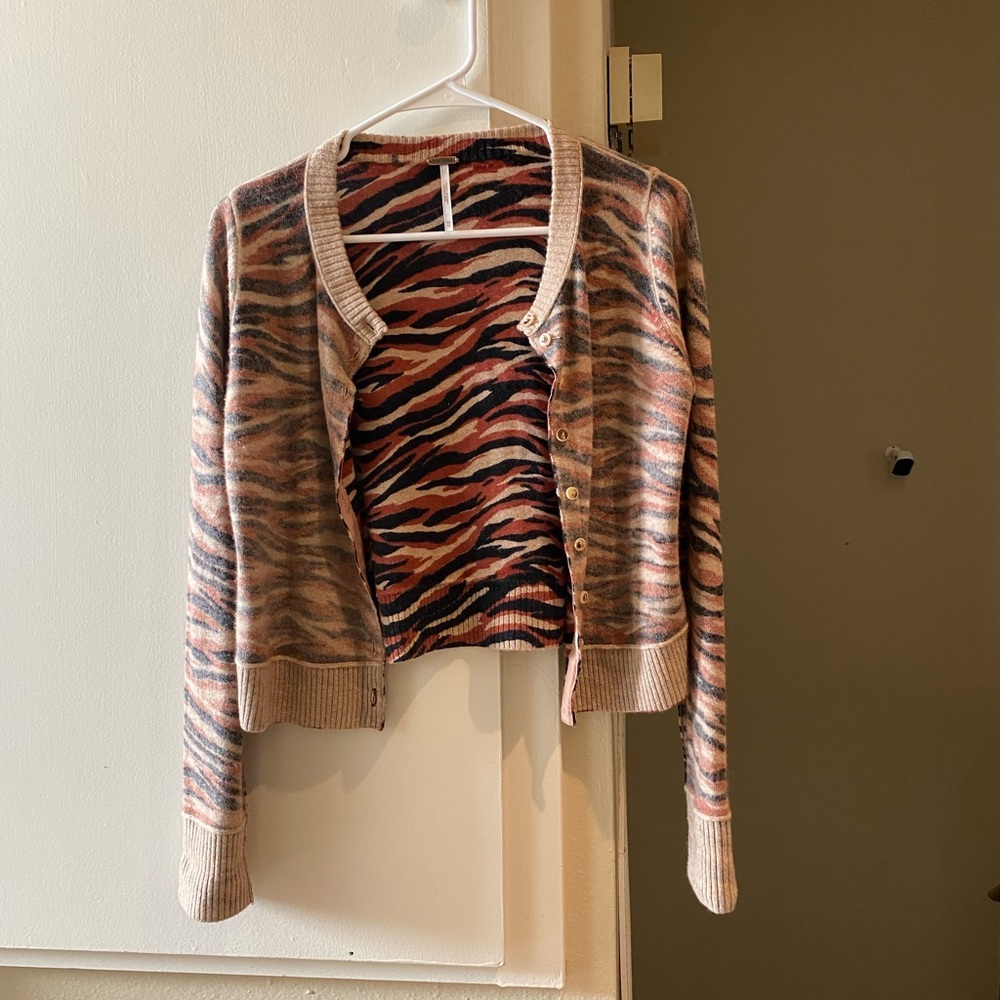 NWOT free people animal print wool cashmere cardigan, size Xs, super soft top